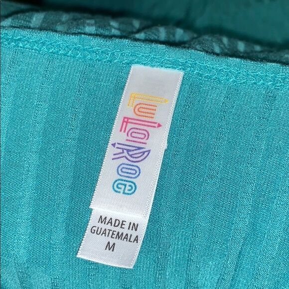 🛍️LuLaRoe size medium teal long top - Picture 2 of 7
